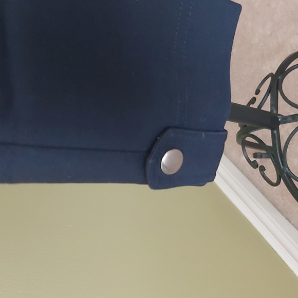 "Mode de Vie" Capri pants, size 12. Navy color - Picture 5 of 9